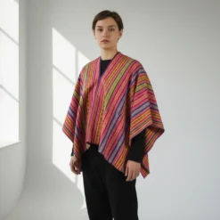Poncho Regenbogen 100% Alpakawolle aus Peru