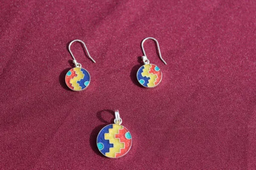 Set Silber-Ohrringe mit Anhänger Ying Yang
