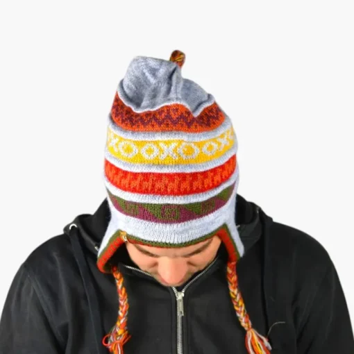 Chullo – Handgestrickte Wollmütze mit Ohrenschutz - Grau Variante 1