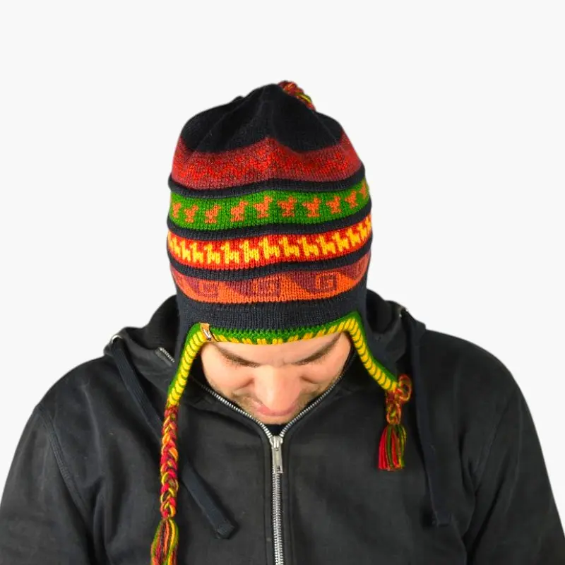 Chullo – Handgestrickte Wollmütze mit Ohrenschutz - Schwarz Variante 6 Chullo – Handgestrickte Wollmütze mit Ohrenschutz - Schwarz Variante 6