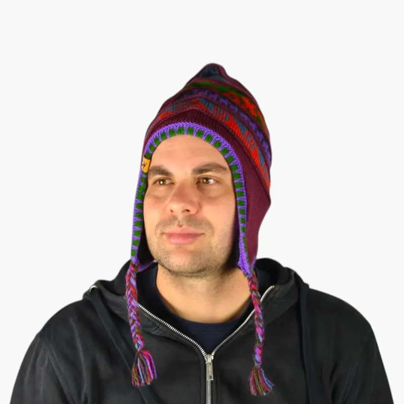 Chullo – Handgestrickte Wollmütze mit Ohrenschutz - Violett Variante 2 Chullo – Handgestrickte Wollmütze mit Ohrenschutz - Violett Variante 2