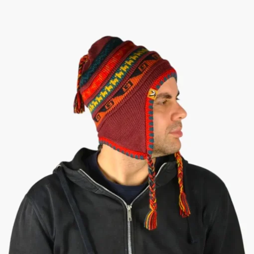Chullo – Handgestrickte Wollmütze mit Ohrenschutz - Weinrot Variante 2