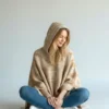 Alpaka Kapuzenponcho Sabia Damen aus 100 % Alpakawolle beige